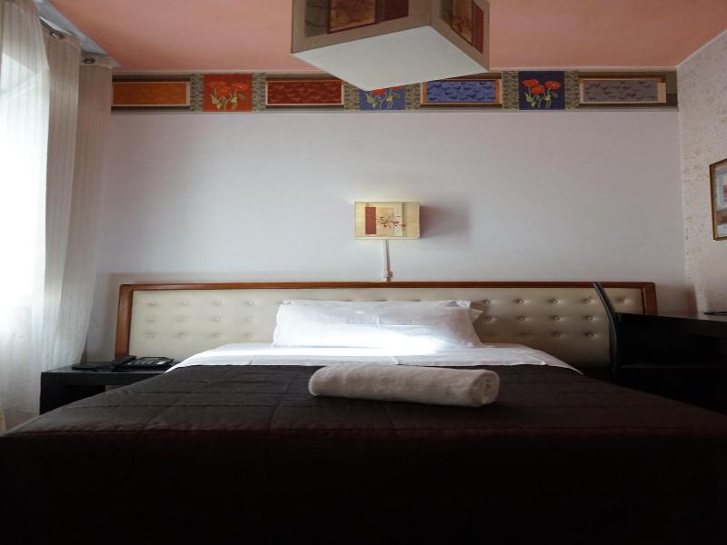 Roma Room image