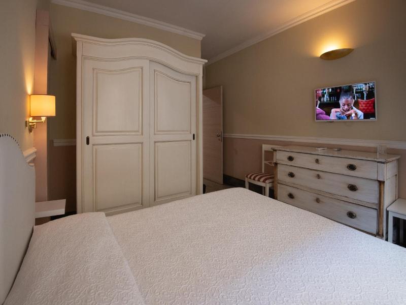 Bed Bra image