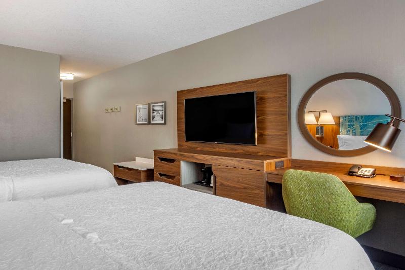 Hampton Inn & Suites Edmonton West