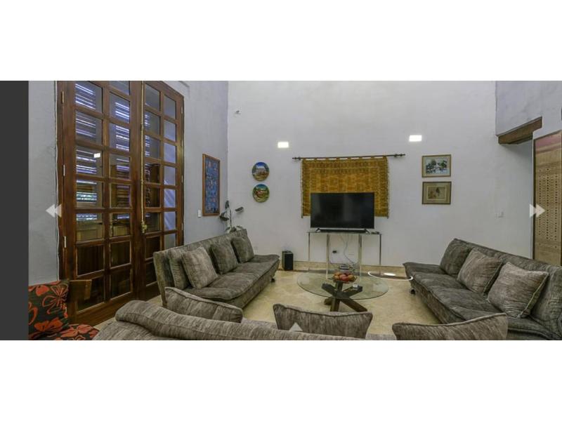 Luxury Large Apartment With Colonial Balcony image