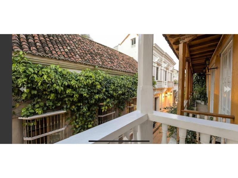 Luxury Large Apartment With Colonial Balcony image