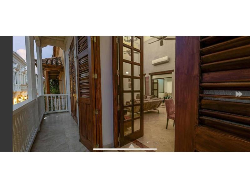 Luxury Large Apartment With Colonial Balcony image