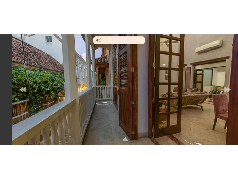 Luxury Large Apartment With Colonial Balcony image