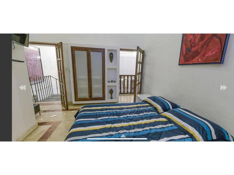 Luxury Large Apartment With Colonial Balcony image