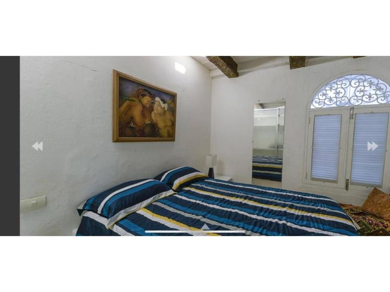 Luxury Large Apartment With Colonial Balcony image