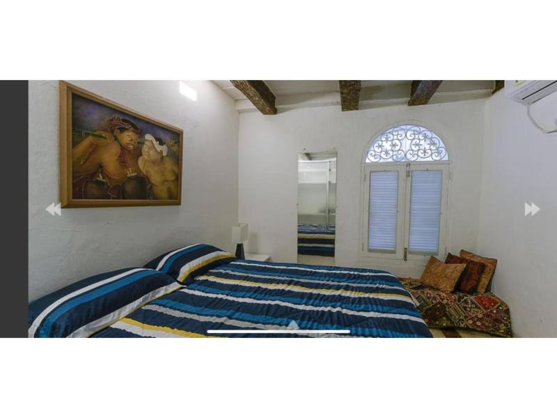 Luxury Large Apartment With Colonial Balcony image