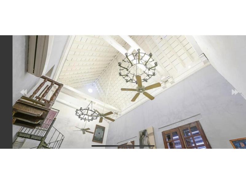 Luxury Large Apartment With Colonial Balcony image