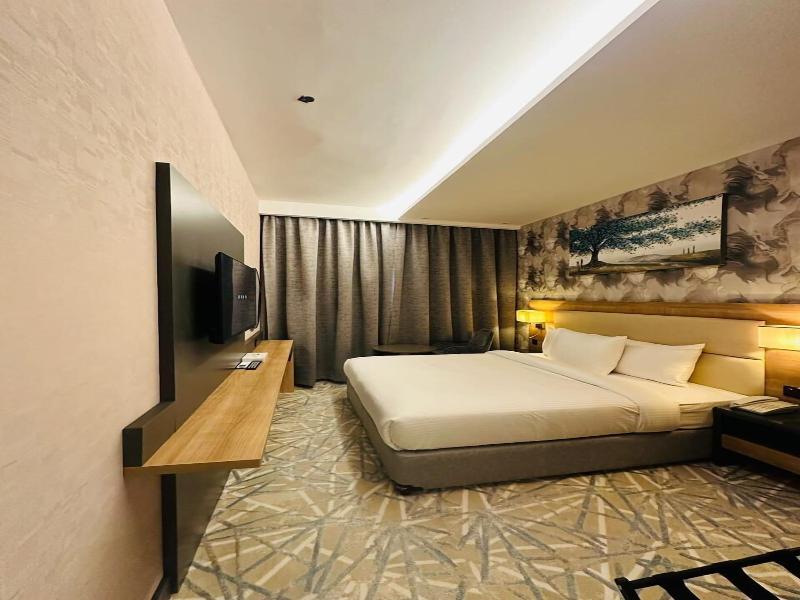 Sky Park Hotel image