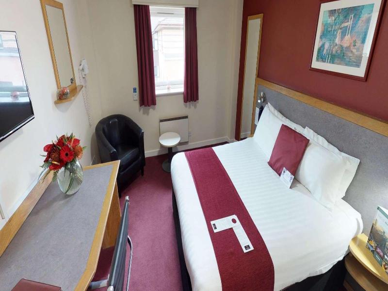 Pendulum Hotel image