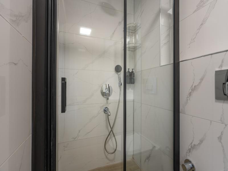 Day Li̇ghts Apart Otel image