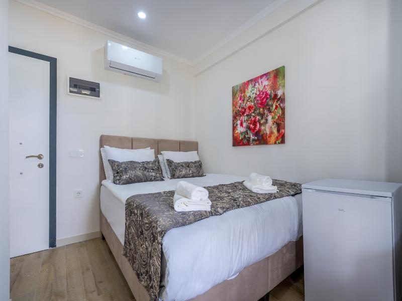 Day Li̇ghts Apart Otel image