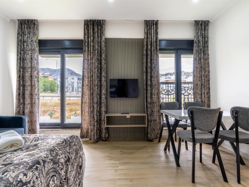 Day Li̇ghts Apart Otel image
