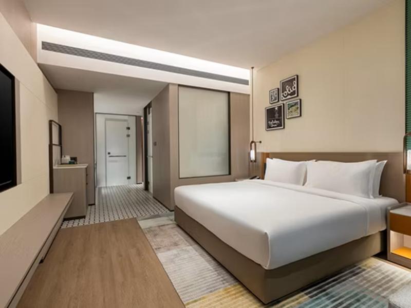 Holiday Inn Mile by IHG image