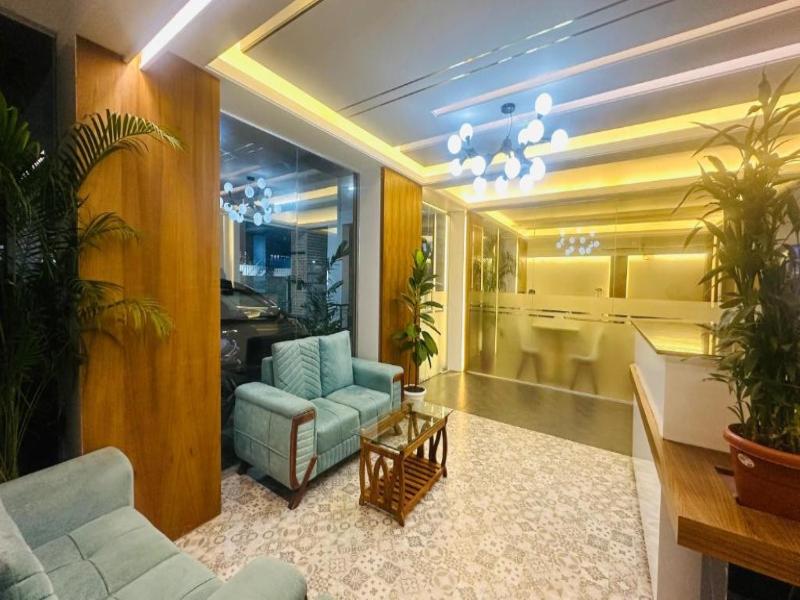 Royal Regent Suites image