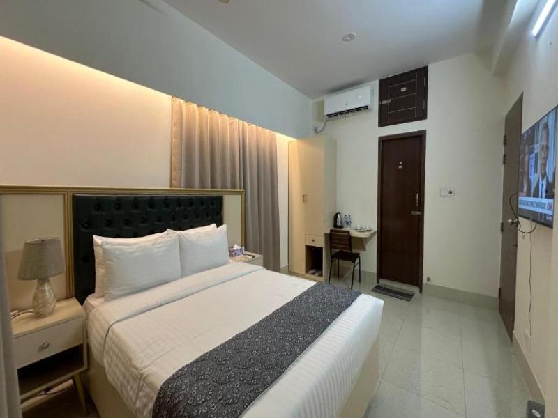 Royal Regent Suites image