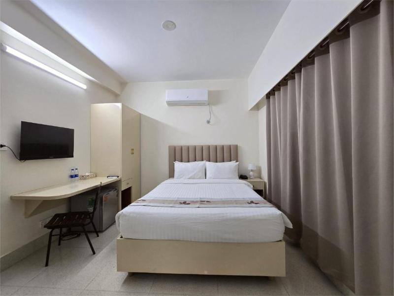 Royal Regent Suites image