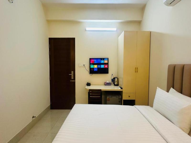 Royal Regent Suites image