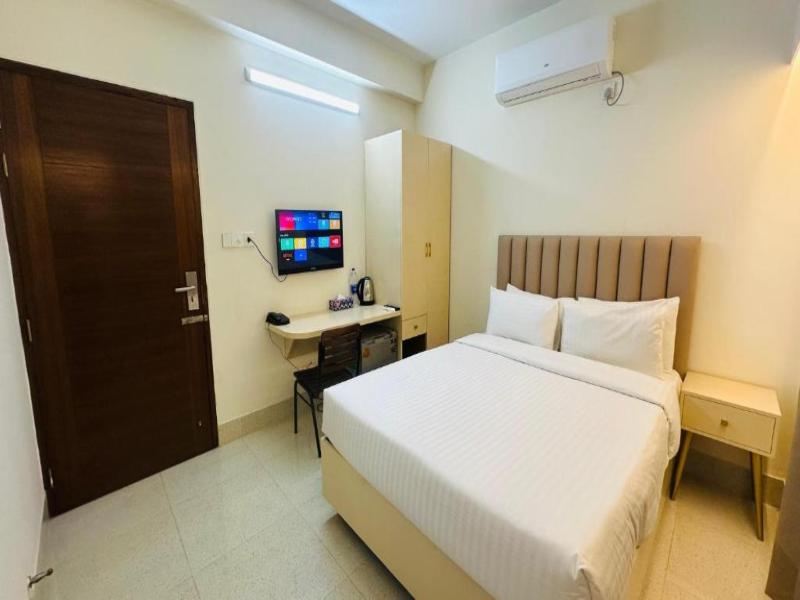 Royal Regent Suites image
