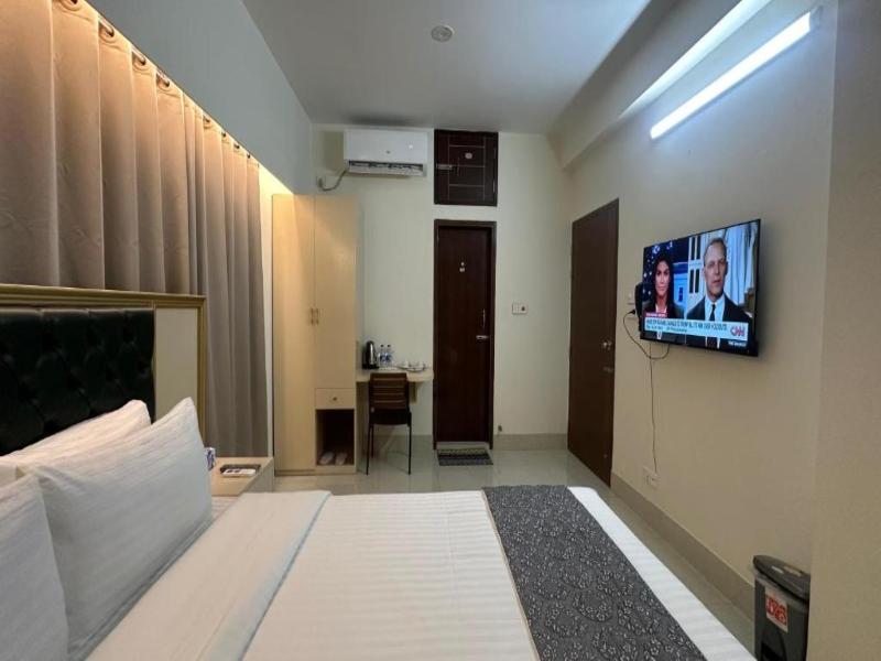 Royal Regent Suites image