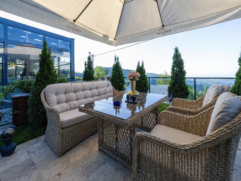 Poison Garden Suite & Spa image