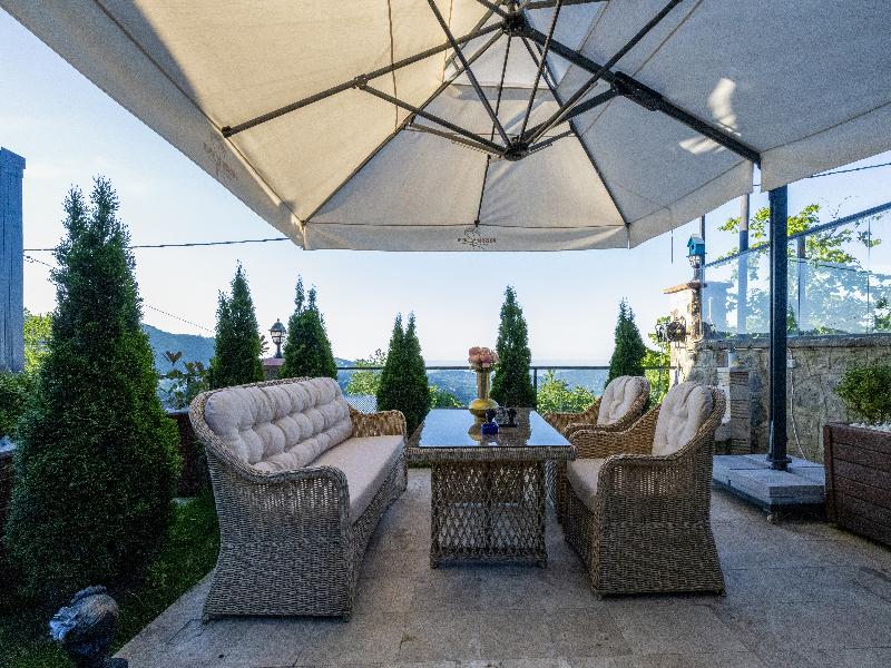 Poison Garden Suite & Spa image