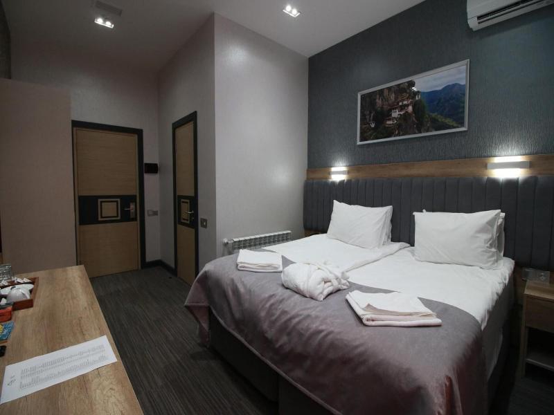 Home Suites Baku Halal Hotel image