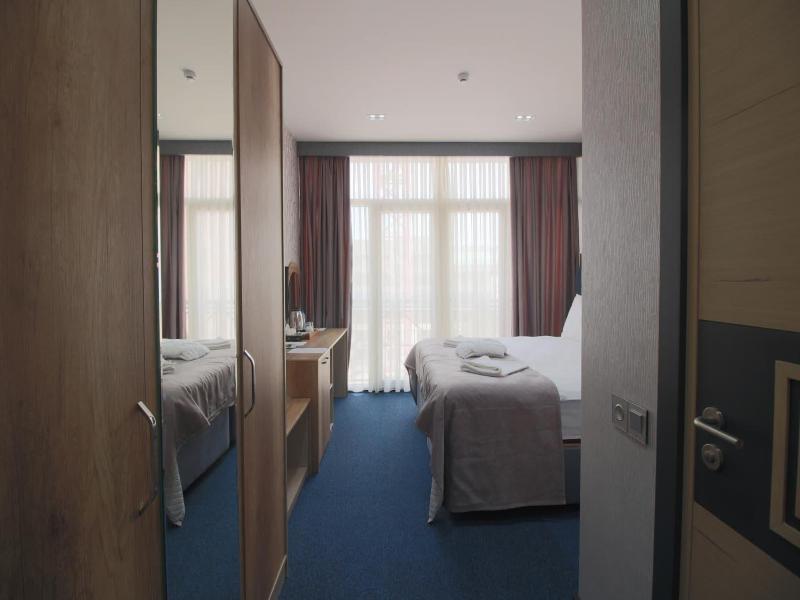 Home Suites Baku Halal Hotel image