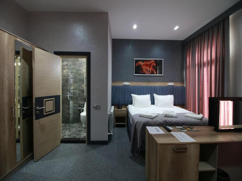 Home Suites Baku Halal Hotel image