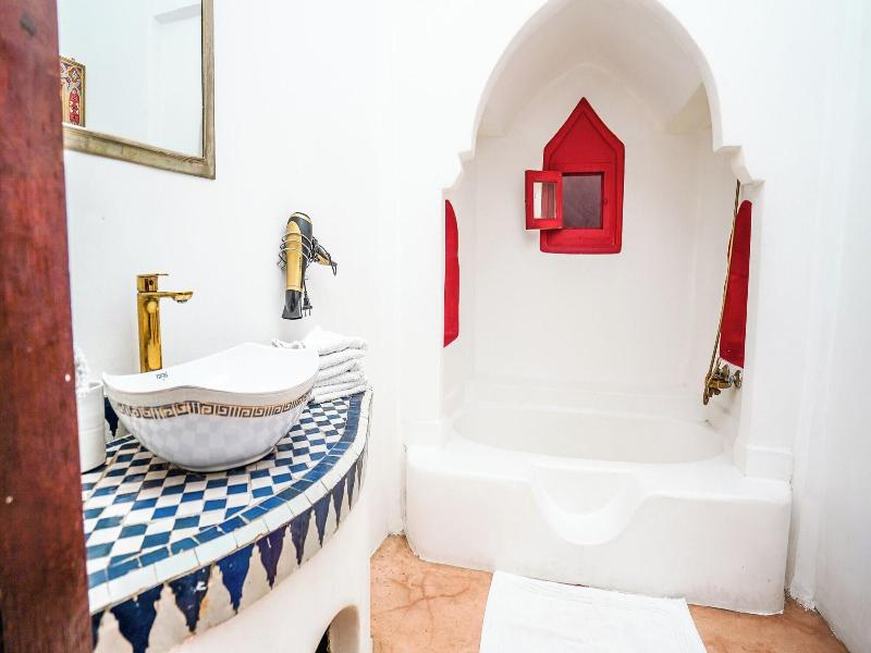 Riad Le Dromadaire Bleu By Weekome image