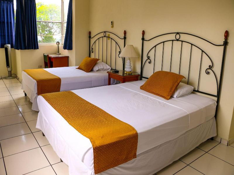 Hotel Villa Serena San Benito image