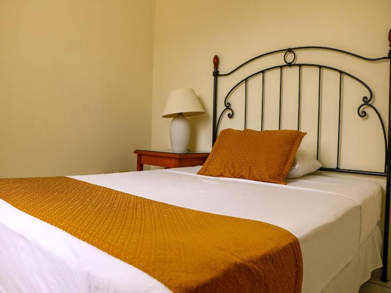 Hotel Villa Serena San Benito image