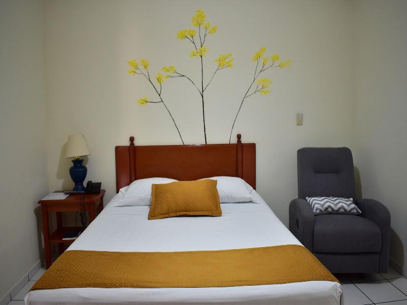 Hotel Villa Serena San Benito image