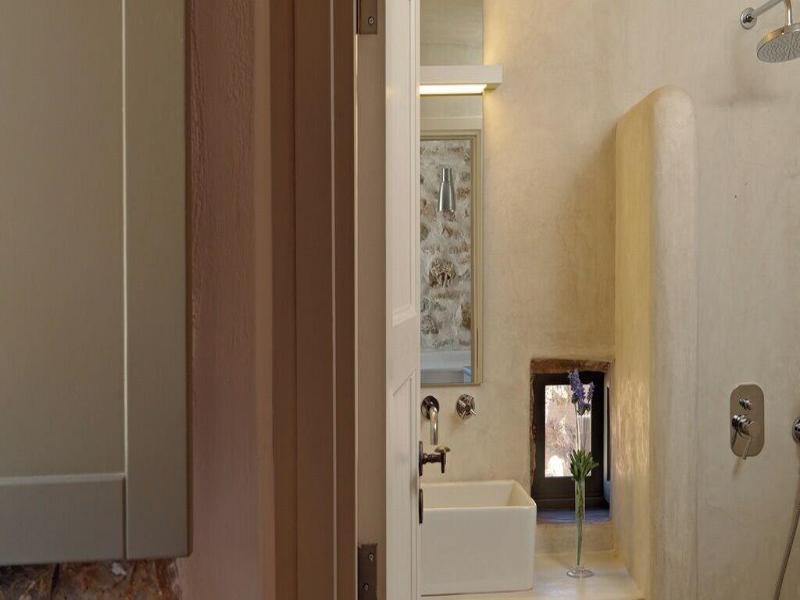 Themonies Luxury Suites image