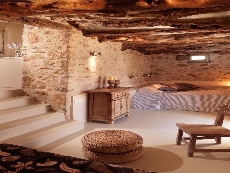 Themonies Luxury Suites image