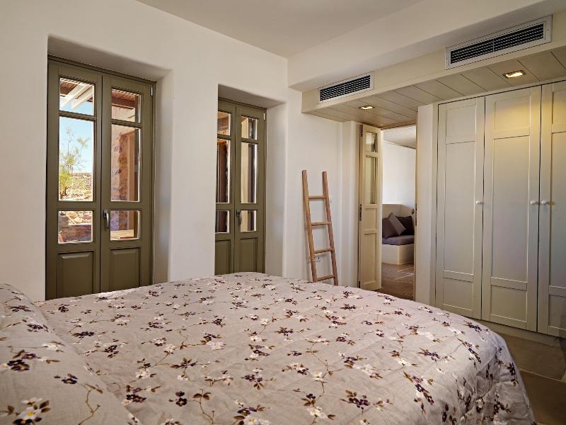 Themonies Luxury Suites image