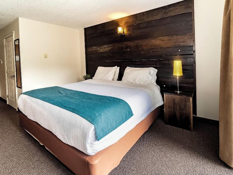 3 Pines Lodge Muskoka image