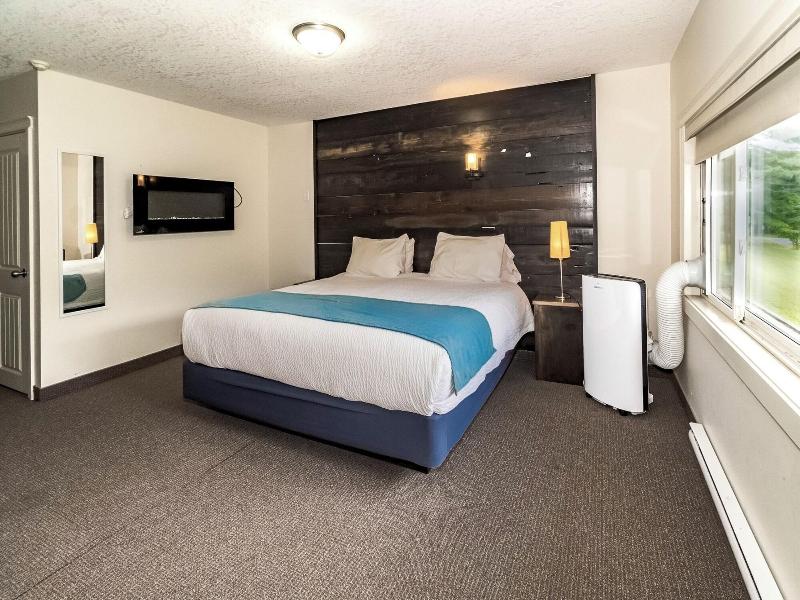 3 Pines Lodge Muskoka image