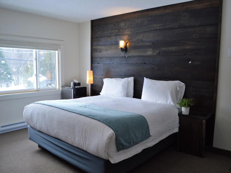 3 Pines Lodge Muskoka image