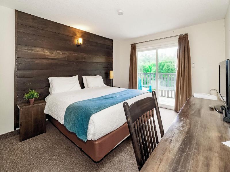 3 Pines Lodge Muskoka image