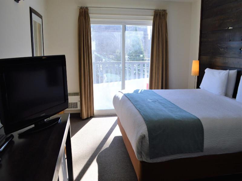 3 Pines Lodge Muskoka image