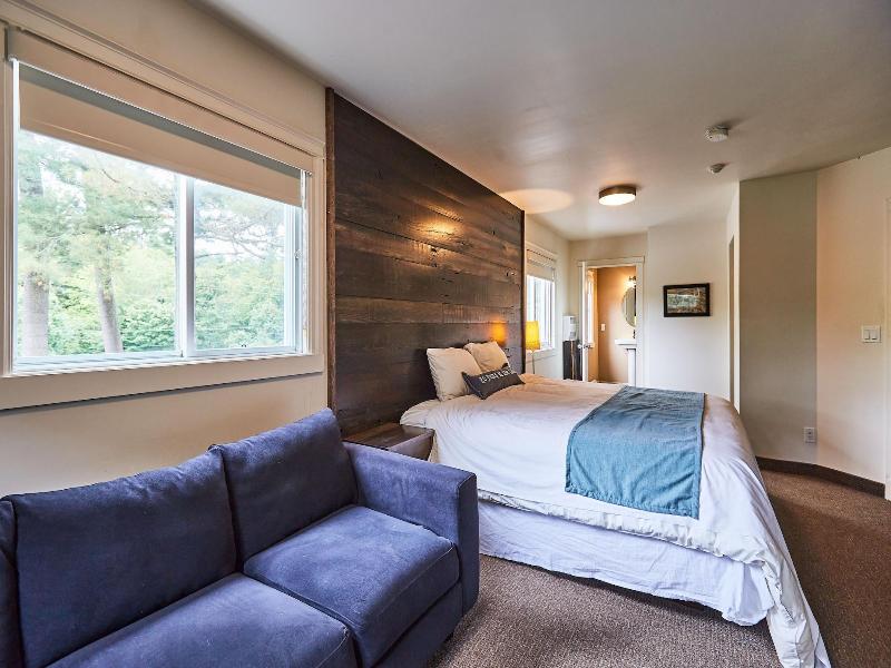 3 Pines Lodge Muskoka image