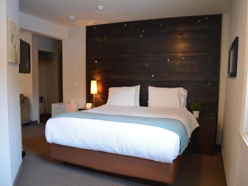 3 Pines Lodge Muskoka image