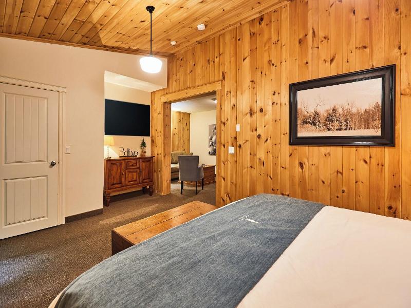 3 Pines Lodge Muskoka image