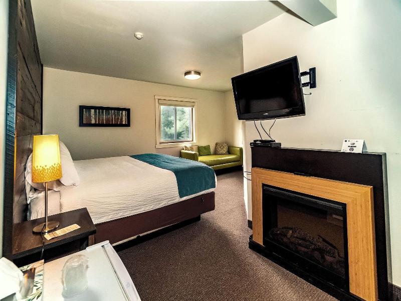 3 Pines Lodge Muskoka image