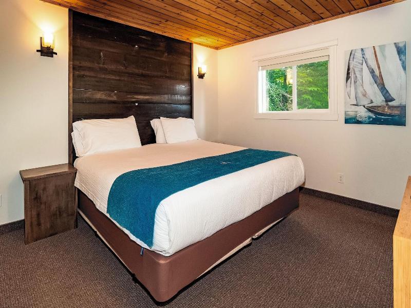 3 Pines Lodge Muskoka image