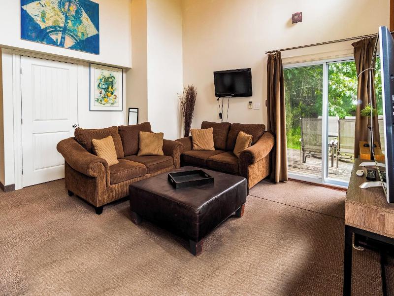 3 Pines Lodge Muskoka image