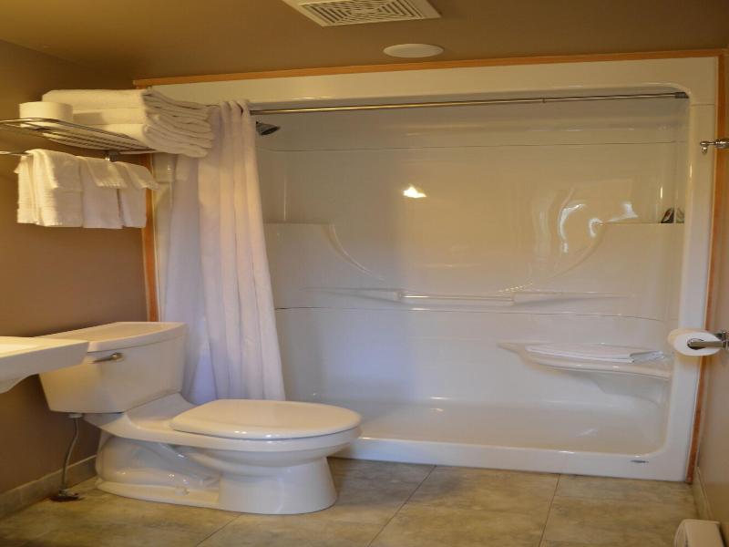 3 Pines Lodge Muskoka image
