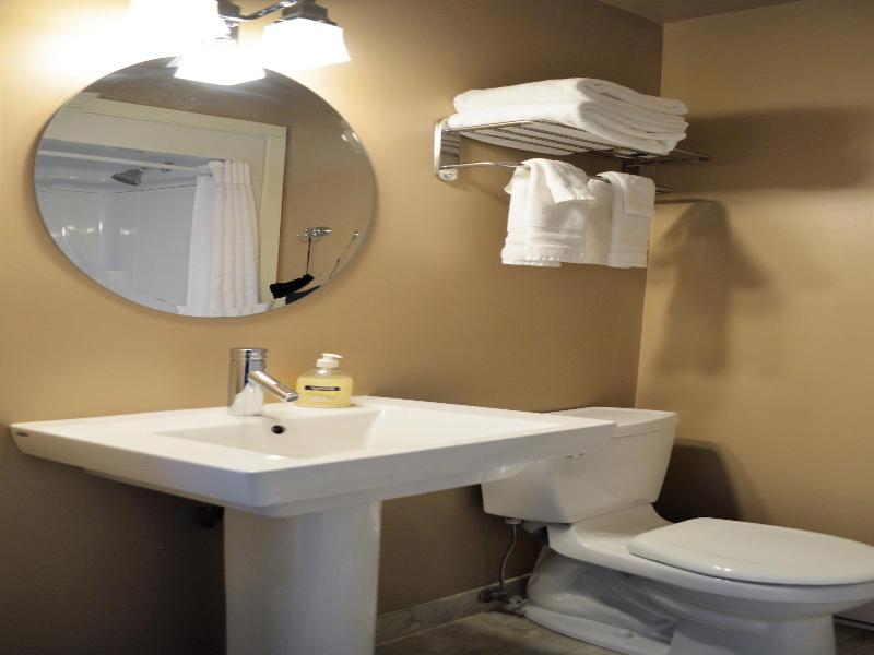 3 Pines Lodge Muskoka image