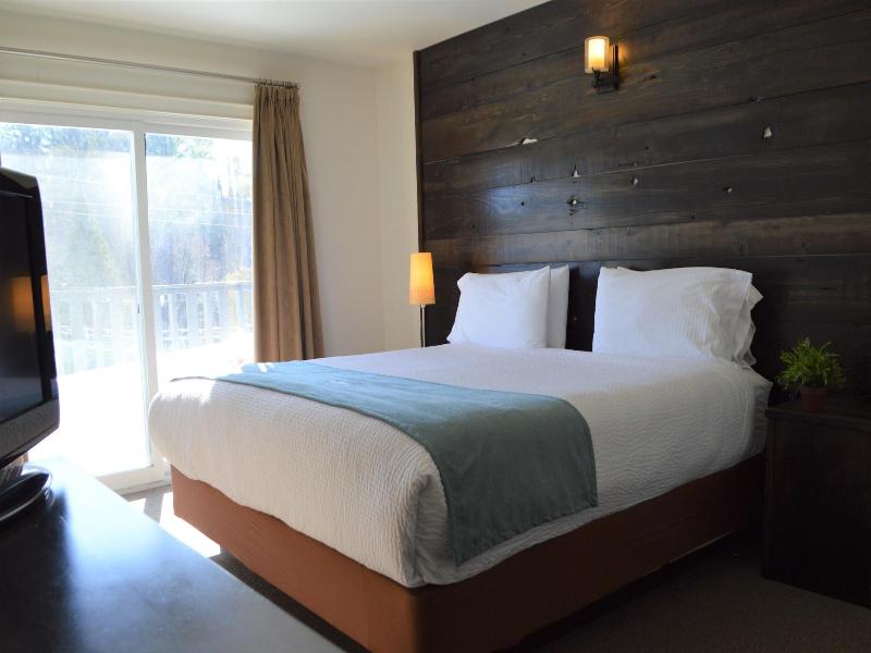 3 Pines Lodge Muskoka image