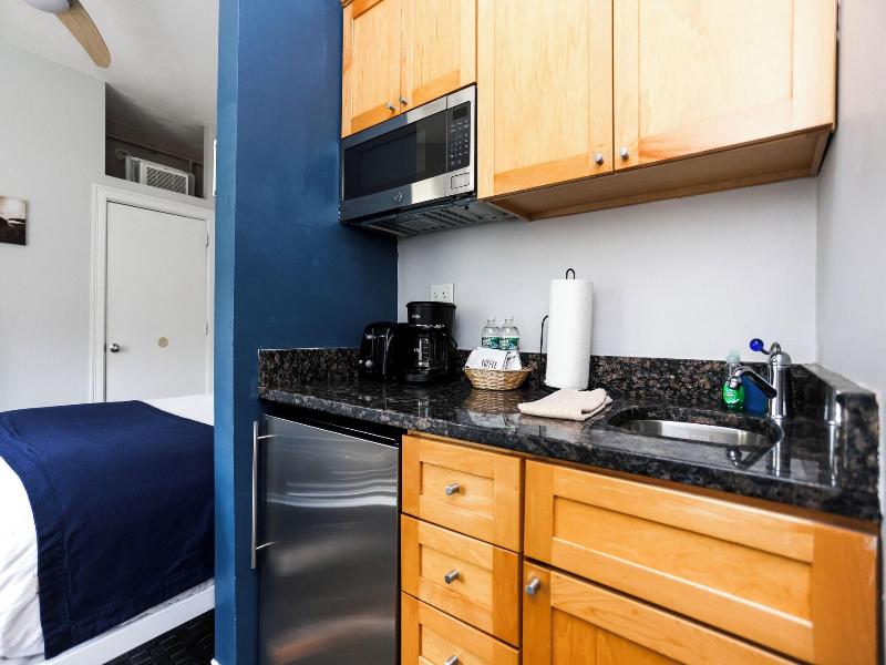 Maverick Suites At 400 Columbus Ave image